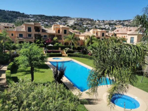 Piso bonito cerca de la playa con piscina, jardín, gimnasio y garaje